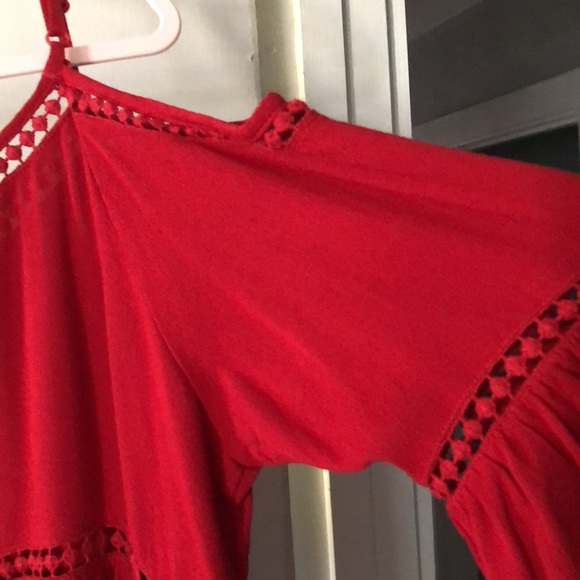 Stunning open shoulder red blouse - Picture 4 of 8